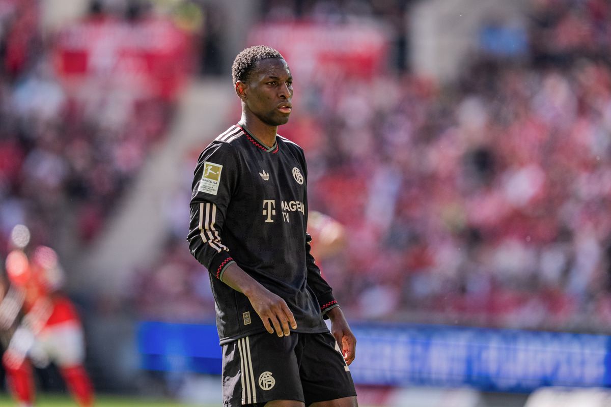 Nicolas Jackson in action for Bayern Munich