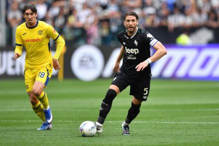 Manuel Locatelli in action against Verona