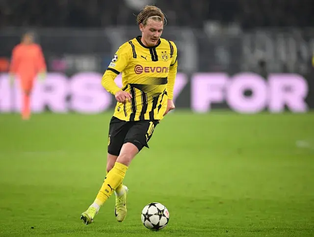 Julian Brandt dribbling a soccer ball while playing for Borussia Dortmund.