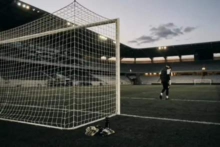 Empty Juventus-style goal with a distant goalkeeper symbolising the search for a backup behind Vicario