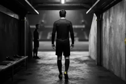 Monochrome football transfer scene symbolizing Juventus pursuing Bologna defender Jhon Lucumi